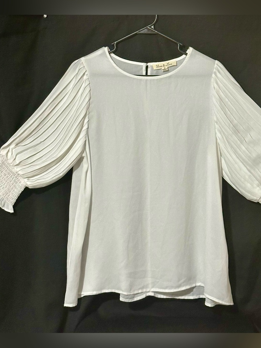 Vine & Love White Pleated Sleeve Blouse